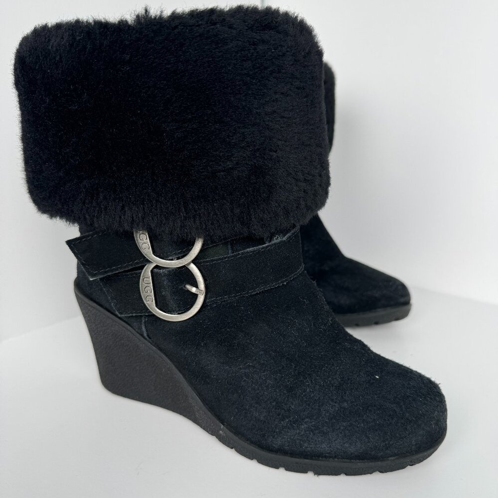 Gorgeous, Lamb Shearling Suede Boots Size US 7 Black with 2 Accent Buckles